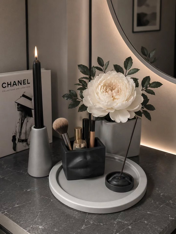 ست دکوری لب . نقره ای ومشکی متالیک